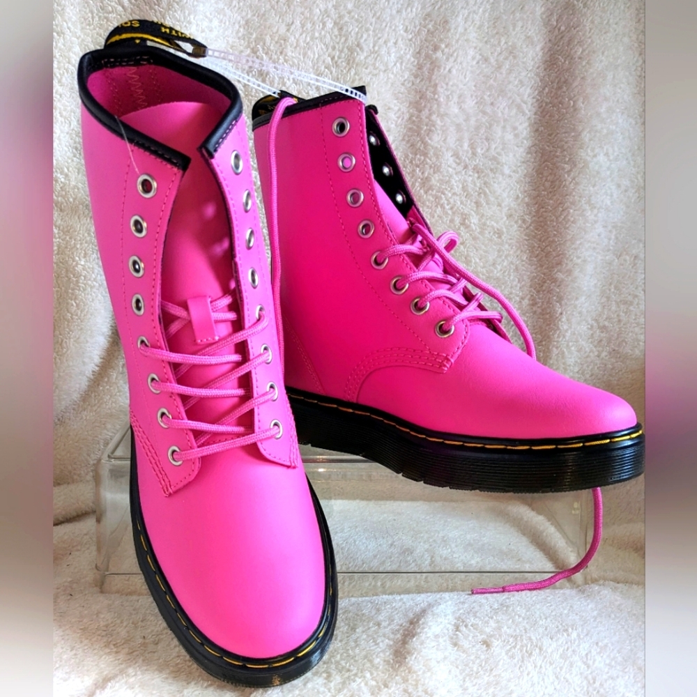 NWOT or Box Women's DR. MARTENS 1460 Pink Air Walk Boots size 7 - Picture 6 of 8